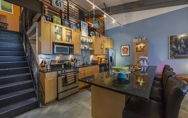 Building Photo - CW Lofts