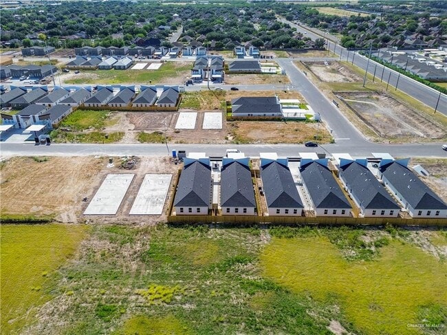 Building Photo - 608 N Onyx Ave