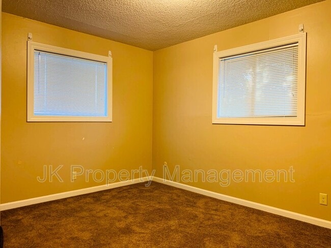 Building Photo - 4613 5th Ave S