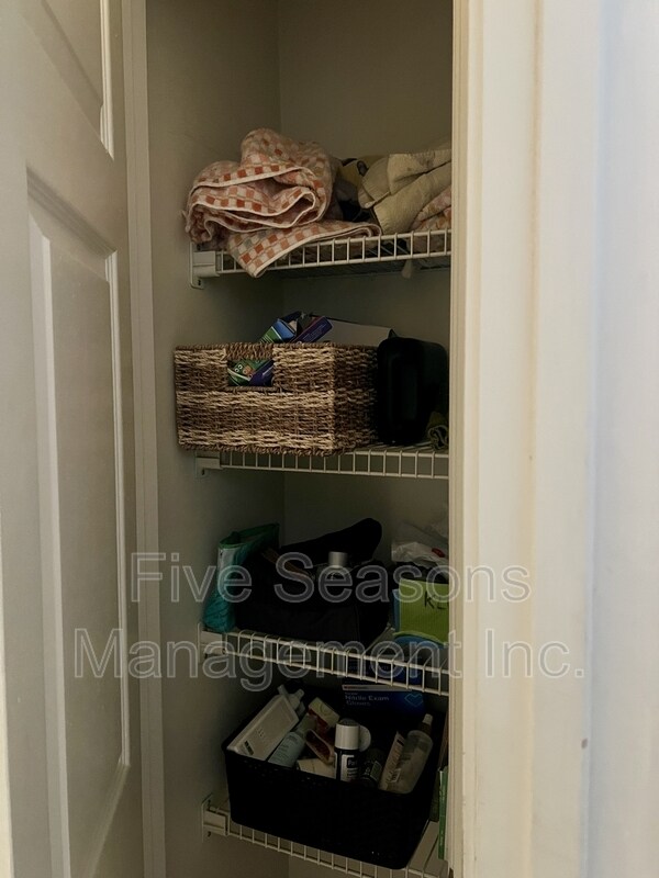 Building Photo - 115-7 North Winooski Avenue - 7