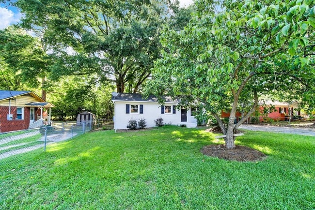 Building Photo - Lovely Three Bedroom Home in Monroe!