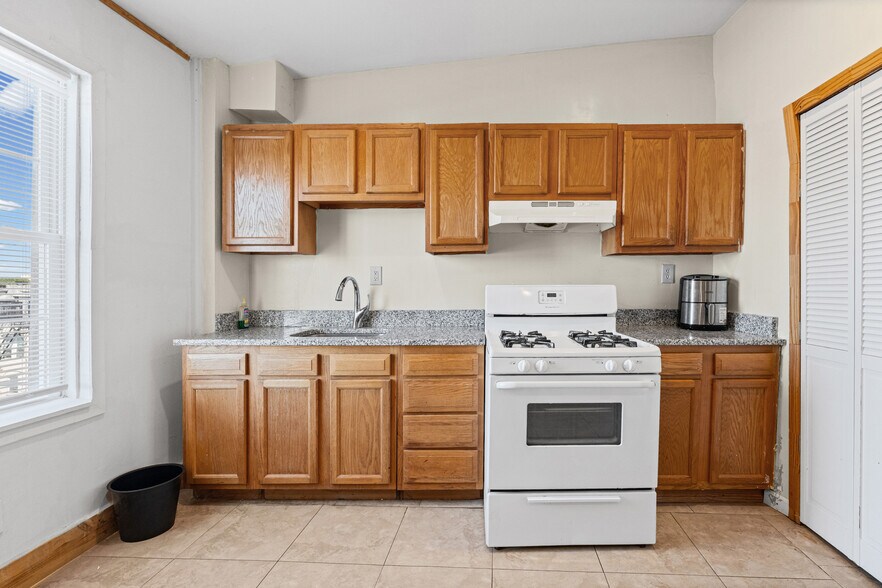 Building Photo - 3024 Auchentoroly Ter