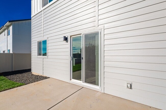 Building Photo - New 4 Bed 2.5 Bath House in Star