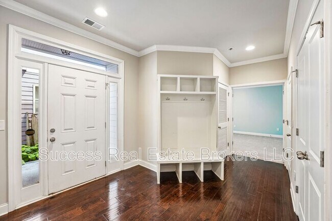 Building Photo - 1231 Ridenour Ln