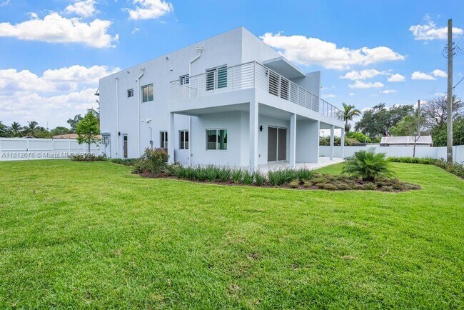 Building Photo - 320 Florida Blvd