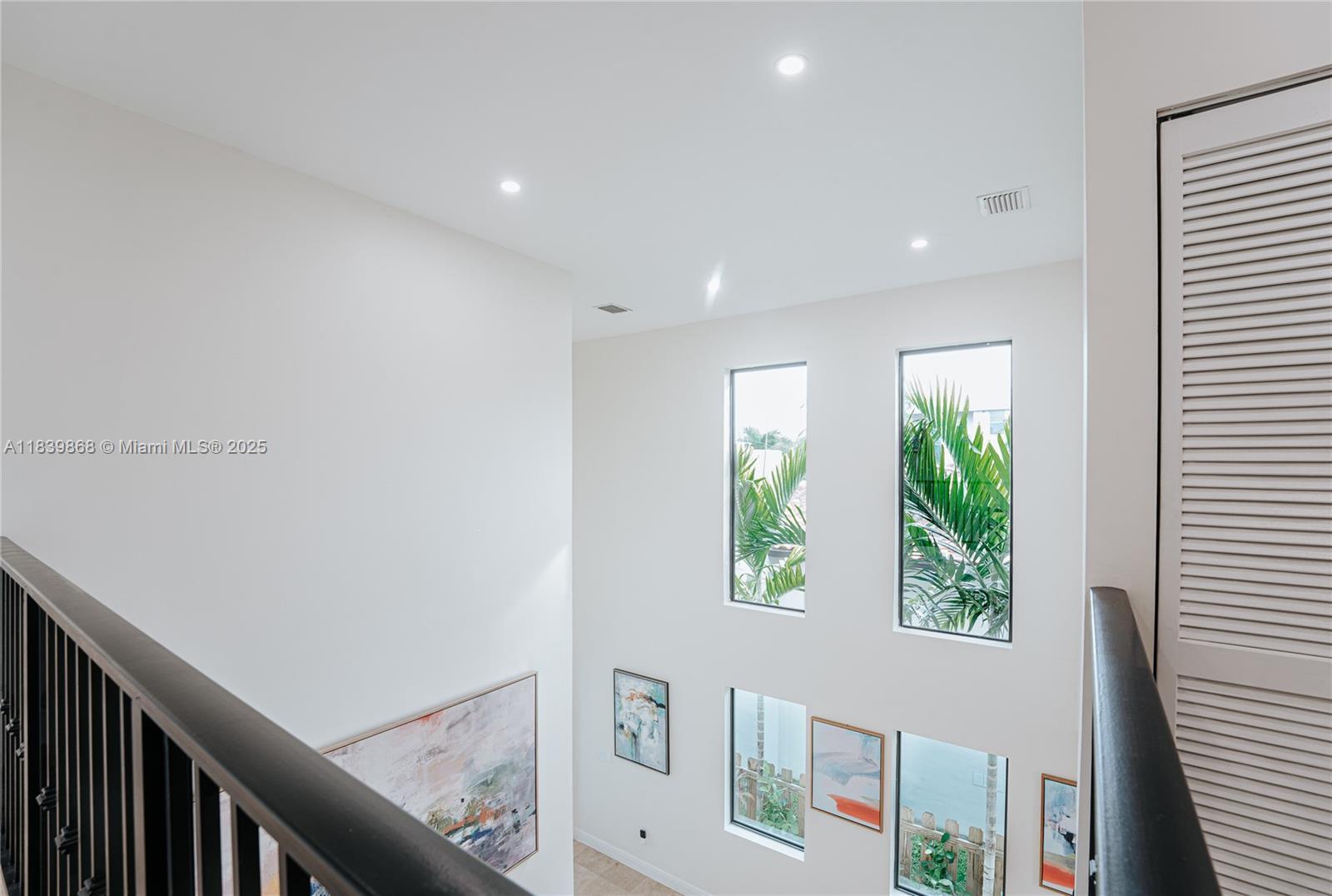 Building Photo - 2766 SW 33rd Ave