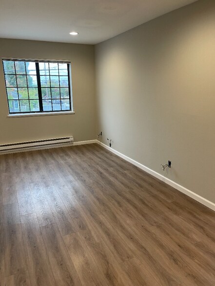 Building Photo - 1304 Versailles Ave