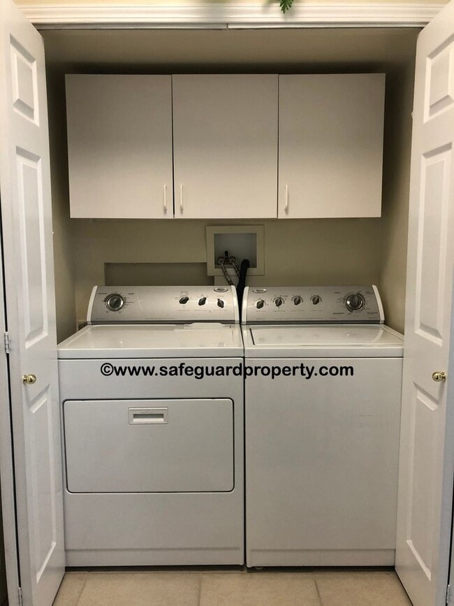 Building Photo - Charming Fully Furnished Bungalow in Millcreek