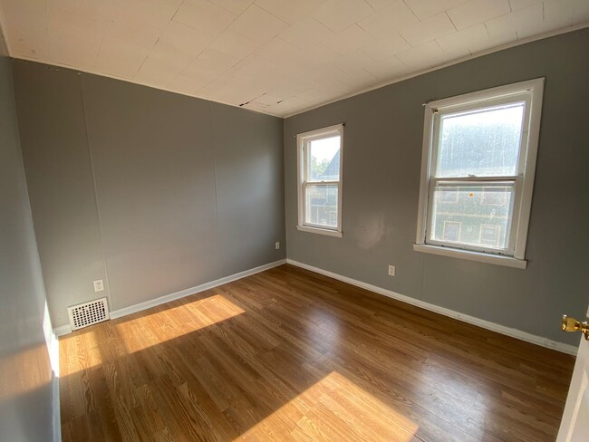 Building Photo - 931 W Lovell St