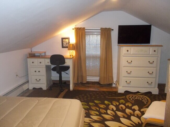 Building Photo - 256 Derby Ave