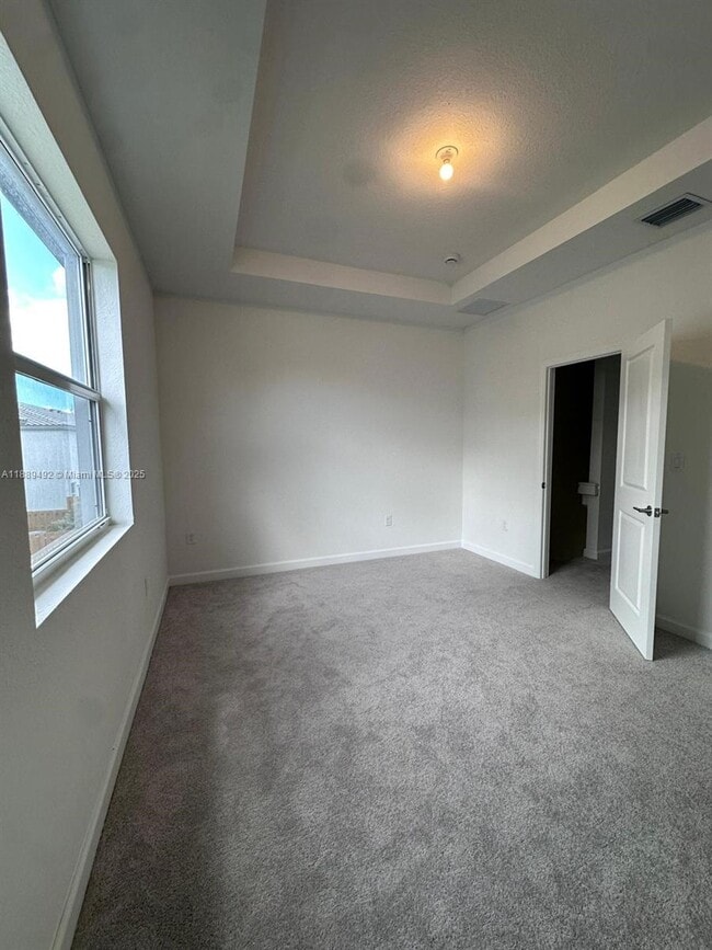Building Photo - 1183 1st Ter
