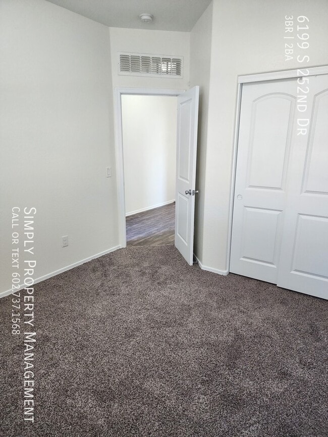 Building Photo - 6199 S 252nd Dr