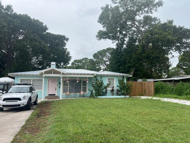 Primary Photo - DUNEDIN FL LIVING 3/1 HOME