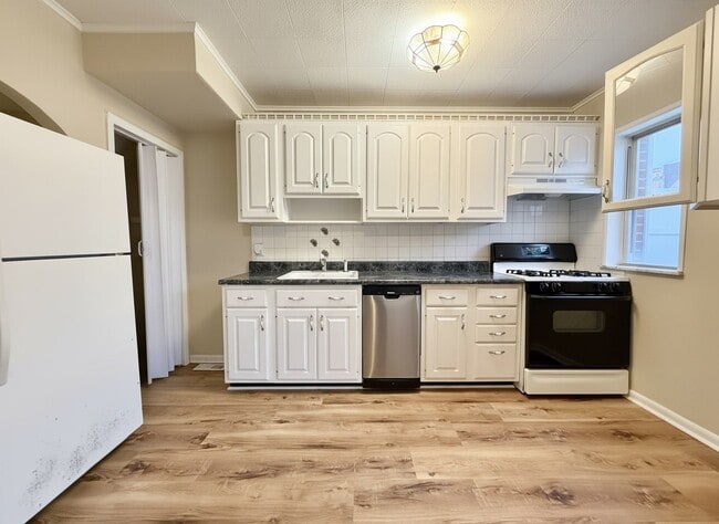 Building Photo - 722 Mollbore Terrace