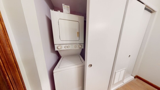 Building Photo - 1008 23rd St NW