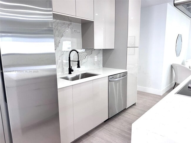 Building Photo - 2421 N 56th Terrace