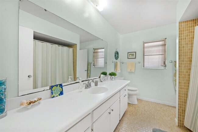 Building Photo - 614 Gladstone Ln