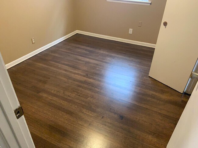 Building Photo - 701 Frayser Dr