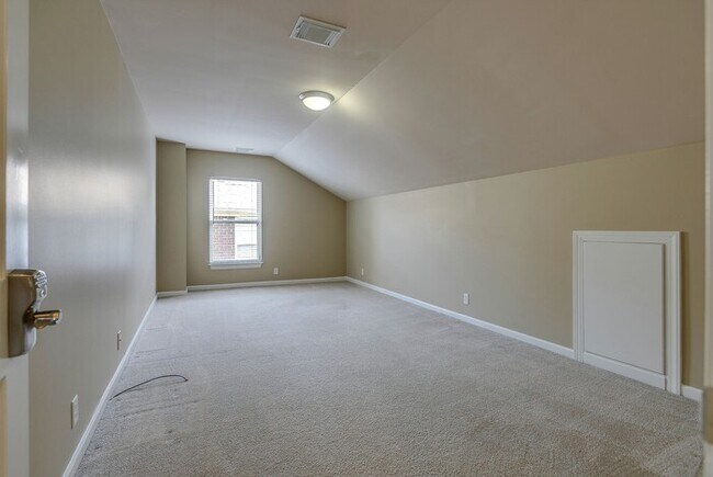 Building Photo - 832 Pisgah Park