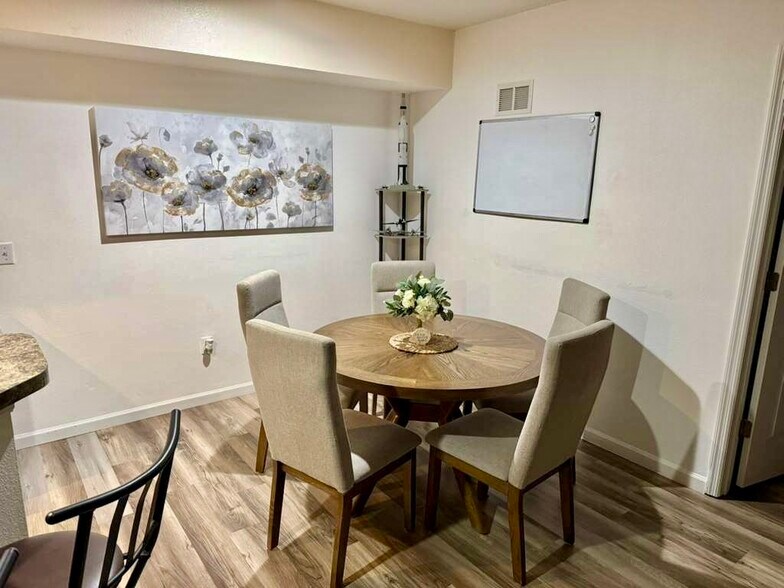 Building Photo - 737 Crest Pines Dr