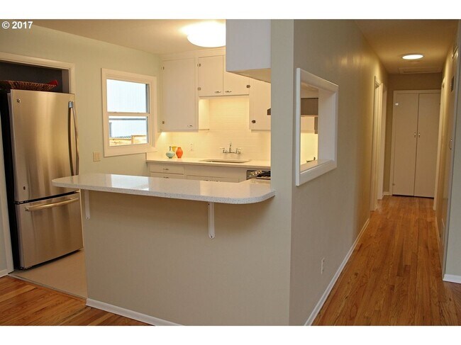 Building Photo - Charming Saint John's home with Washer/Dryer, Fenced Yard, Garage