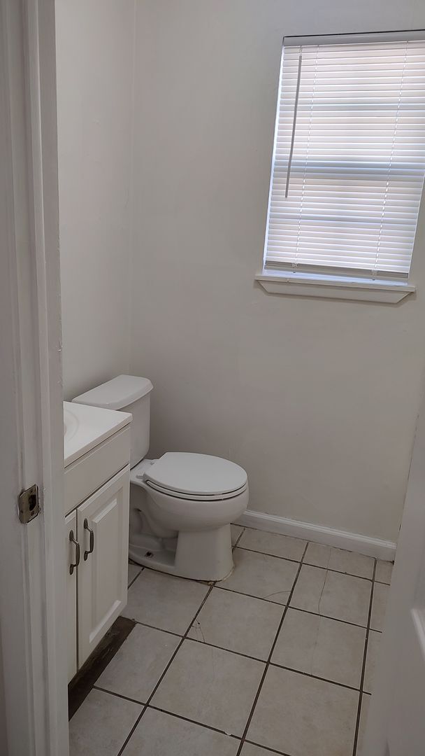 Building Photo - 6204 Pinetree Ave