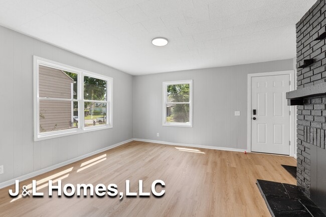 Building Photo - 568 Whitethorne Ave