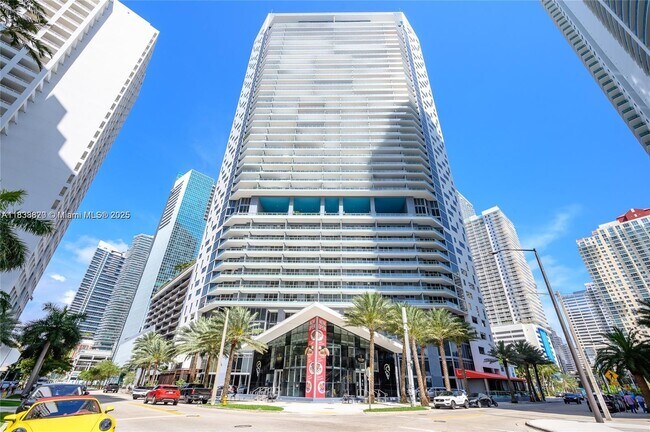 Building Photo - 1300 Brickell Bay Dr