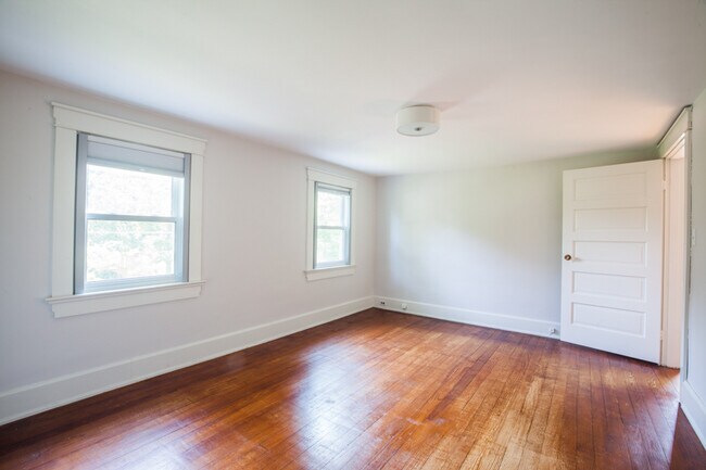 Building Photo - 812 Floral Ave