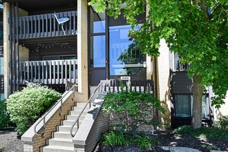 Building Photo - 6184 Pinewood Ct