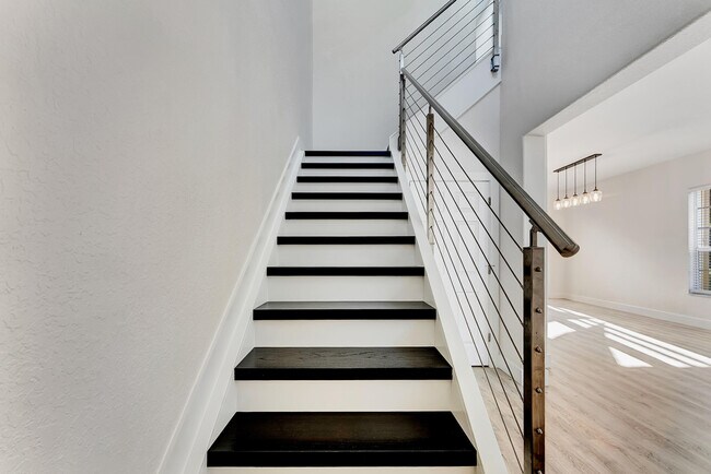 Building Photo - 406 NW 25th Ave