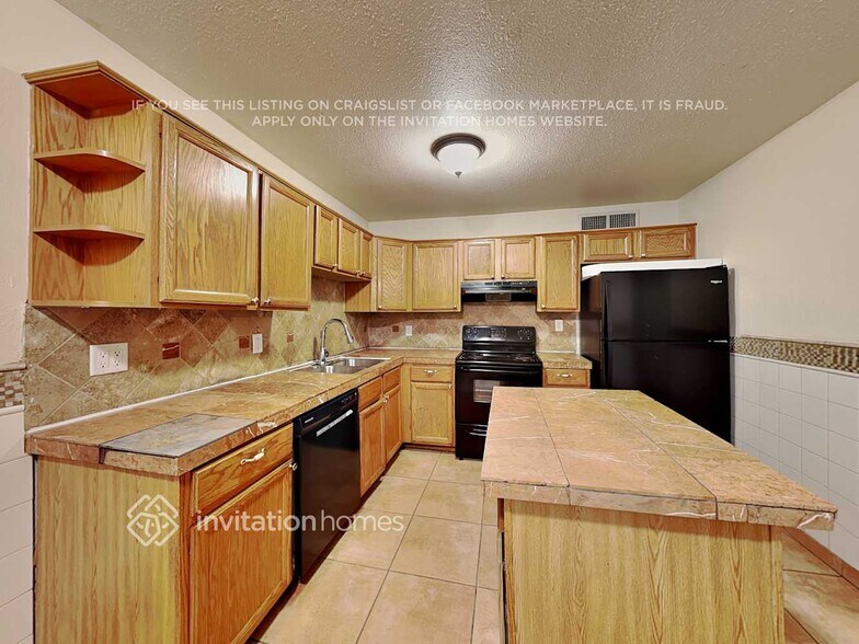 Building Photo - 3735 W Columbine Dr