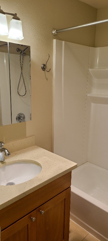 Building Photo - 1626 Kent Des Moines Rd