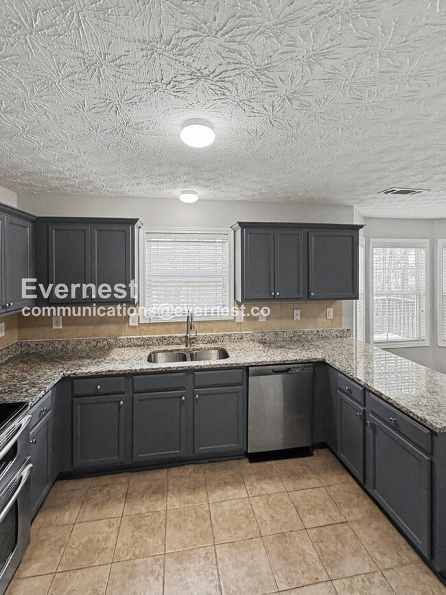 Building Photo - Limited Time Special Offer / 5 Bed, 4 Bath Home with Garage / Pet-Friendly / Vouchers Accepted / ...