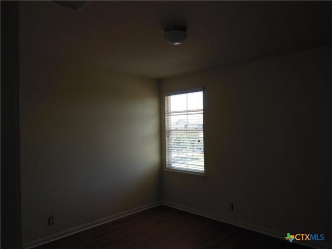 Building Photo - 753 Great Oaks Dr