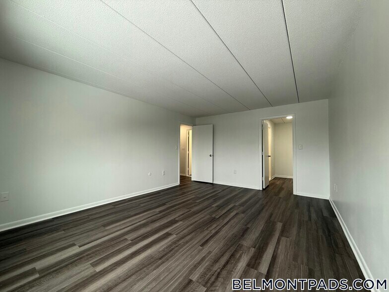 Building Photo - 53 Hill Rd