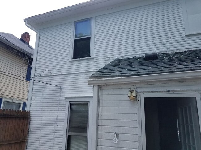 Building Photo - 211 Pleasant Ave