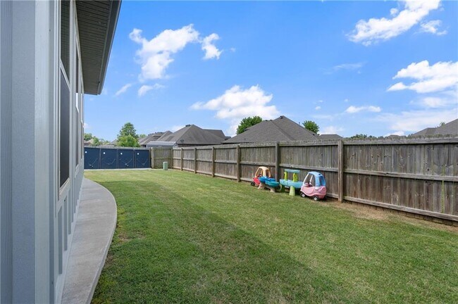 Building Photo - 5702 S 60th Pl