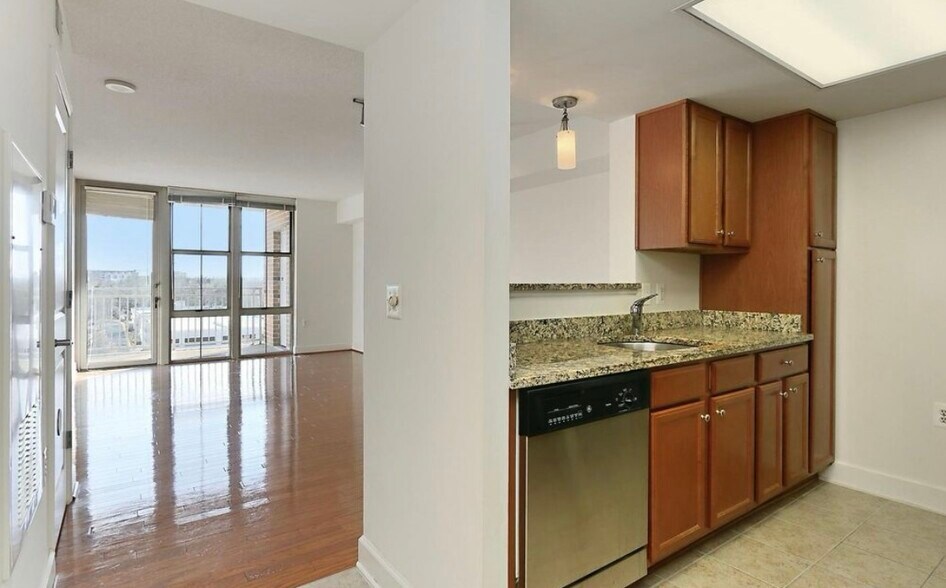 Building Photo - 11800 Sunset Hills Rd