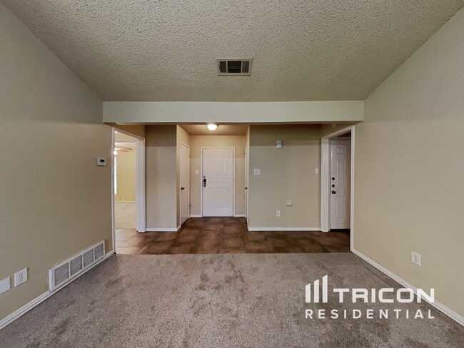 Building Photo - 6625 Fair Oaks Dr