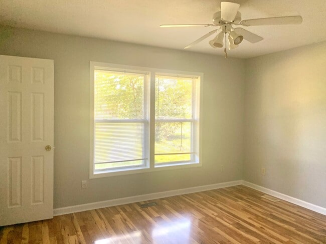 Building Photo - NEWLY Renovated 3 BED/2 BA Home!