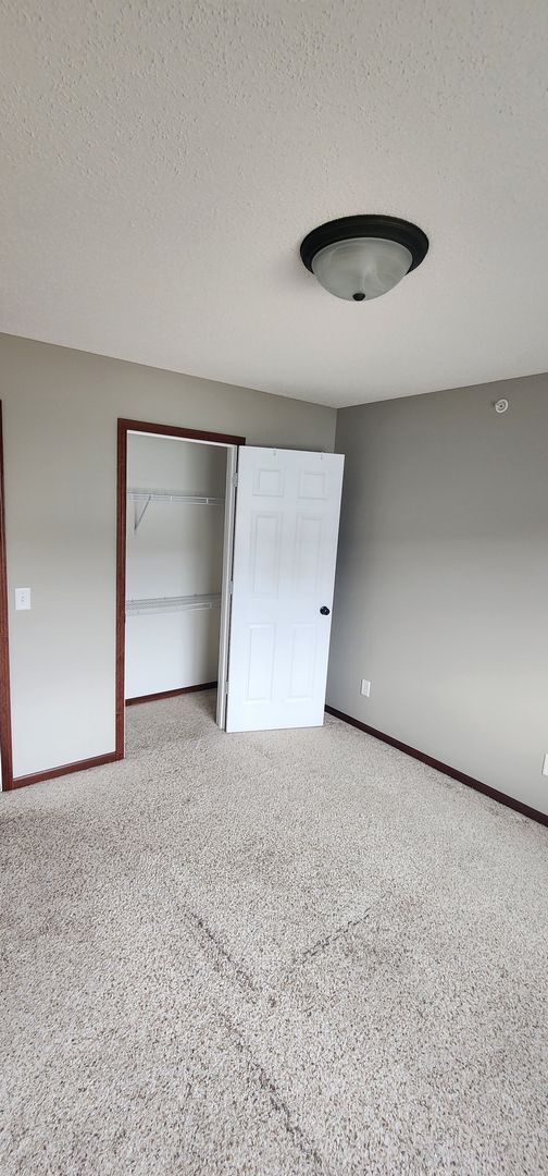 Building Photo - 5782 Overlook Ln