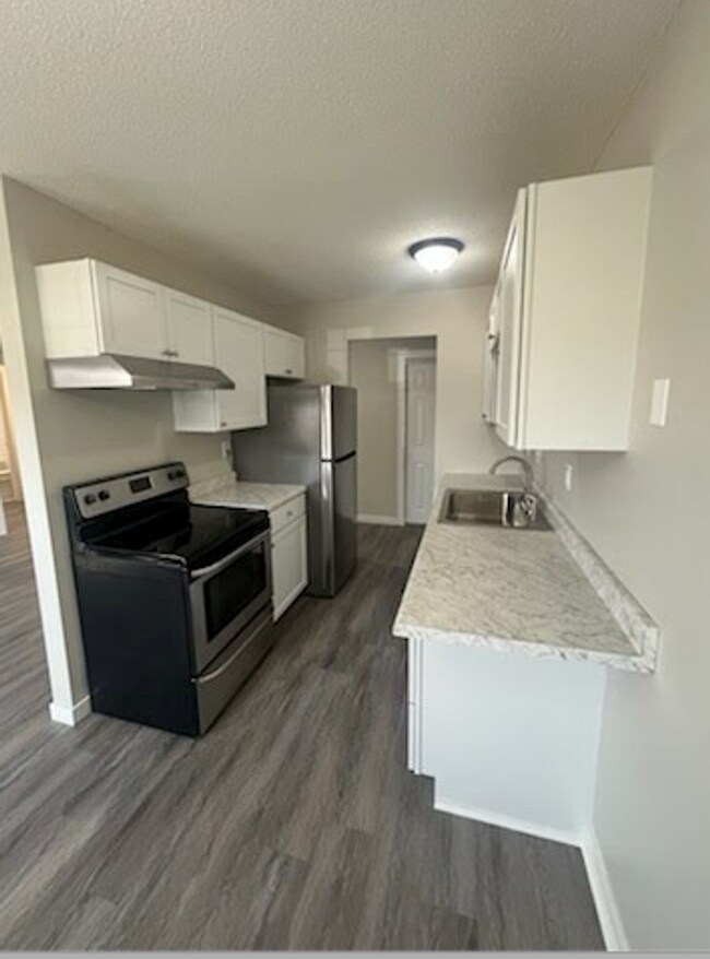 Building Photo - 1 Bedroom Recent Renovation in Hopkins