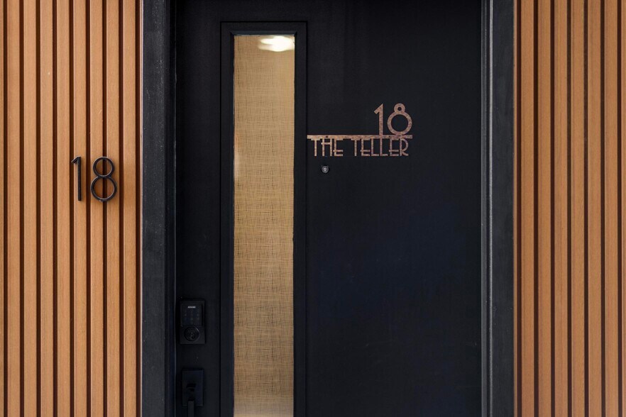 Building Photo - 18 Bank St