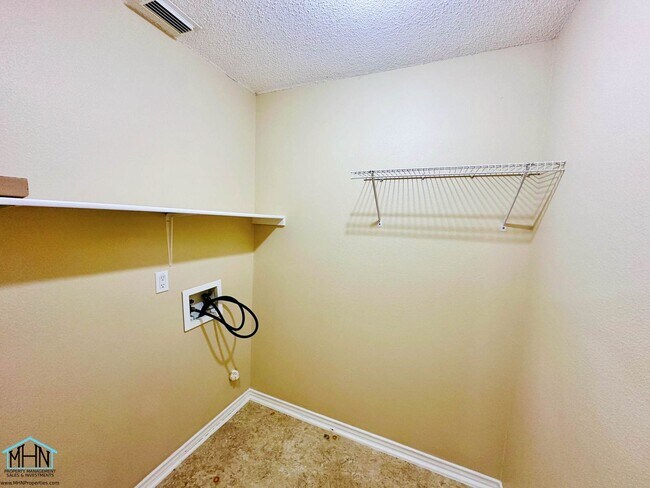 Building Photo - Charming & Move-In Ready 3-Bedroom Home wi...