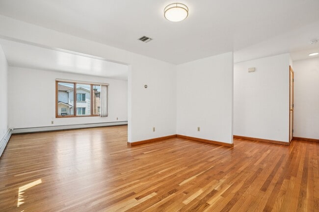 Building Photo - 2402 Hammett Ave