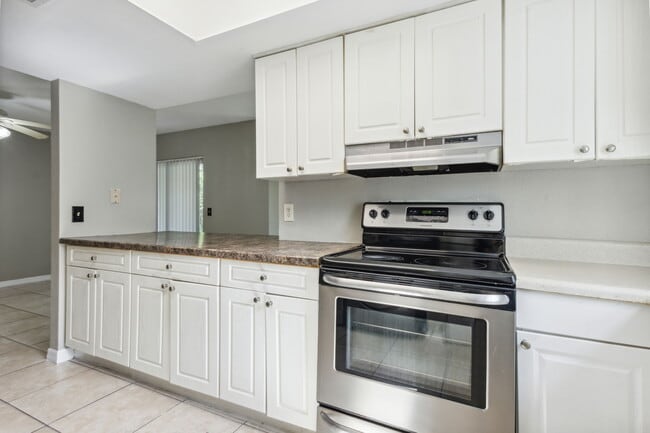 Building Photo - 2433 Barley Club Dr