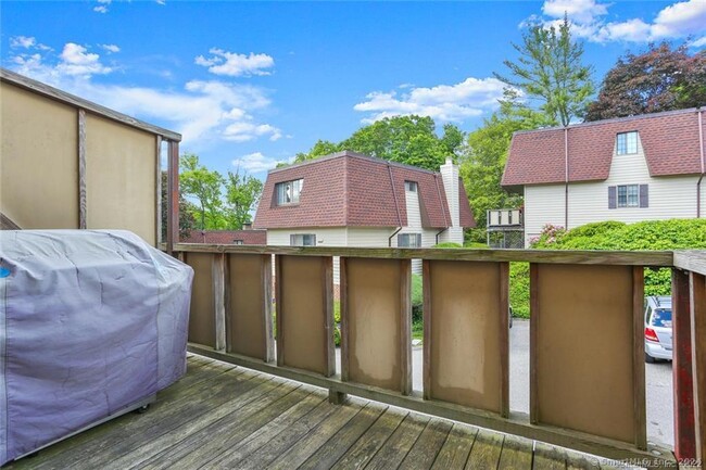 Building Photo - 202 Soundview Ave