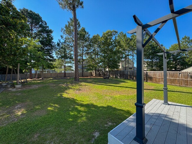 Building Photo - Stunning 4 Bed 2.5 Bath Home in Lexington Plantation