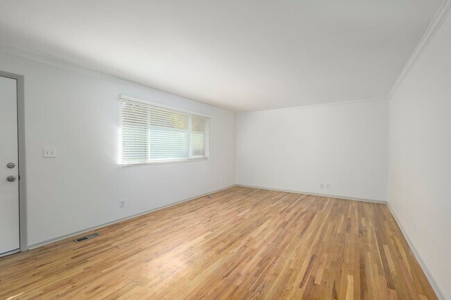 Building Photo - Gorgeous Home in Cottonwood Heights!